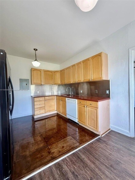 Building Photo - 4035 Meridian Ave