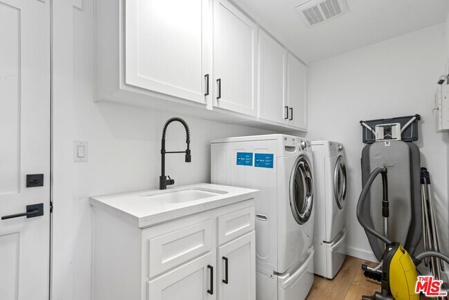 Building Photo - 23477 Palm Dr