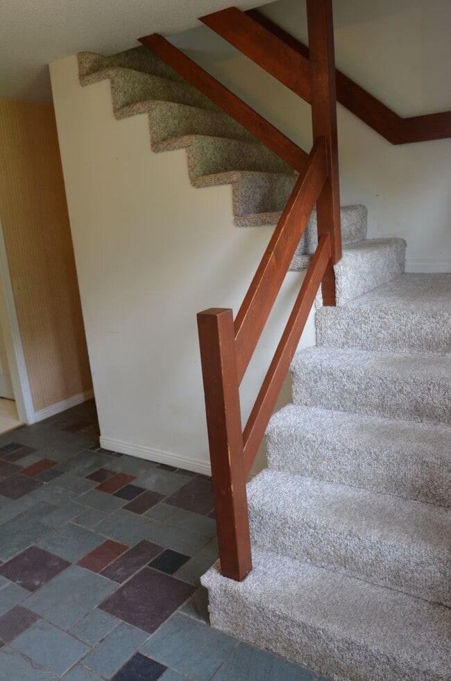 Building Photo - 7 Rivendell Dr