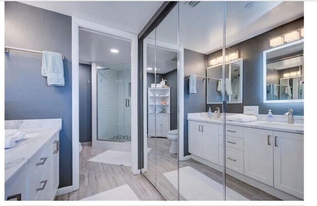 Building Photo - Newly Renovated Beachfront Condo with Stun...