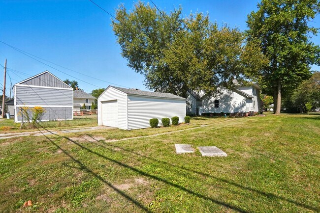 Building Photo - NEW LISTING! Spacious 3-Bedroom Home with ...