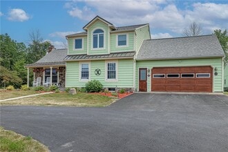 Building Photo - 4087 E Lake Rd