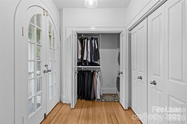 Building Photo - 609 Queens Rd