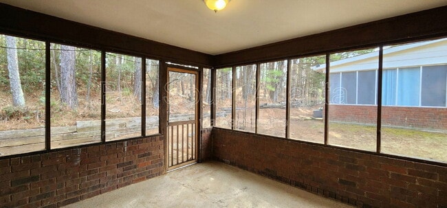 Building Photo - 3441 Southgate Trail SE