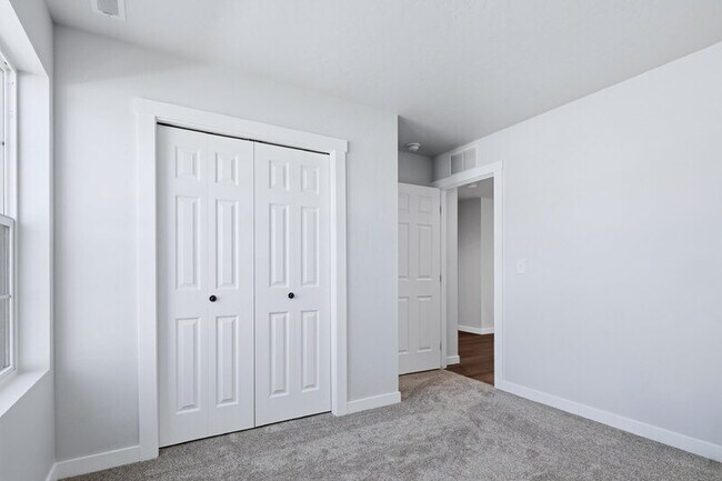 Building Photo - 9093 W Camellia St