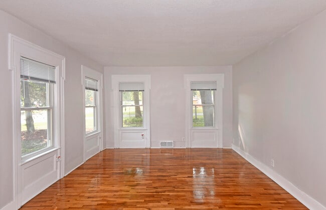 Primary Photo - 6524 234th St W