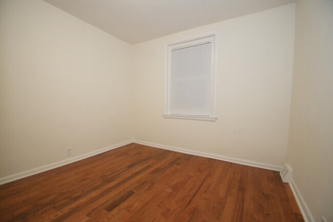 Building Photo - 744 S 18th St