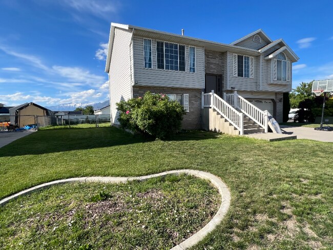 Building Photo - 1862 180 S