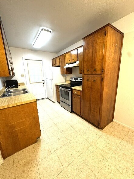Building Photo - 2101 Eastwind St