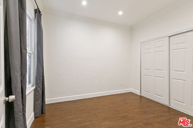 Building Photo - 7229 Willoughby Ave