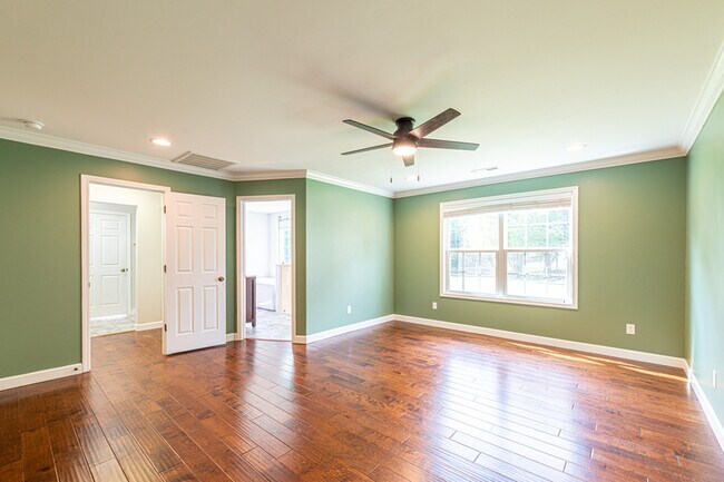 Building Photo - 1719 Scenic Dr