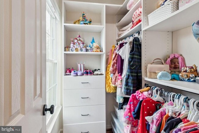 Building Photo - 6603 Forsythia St