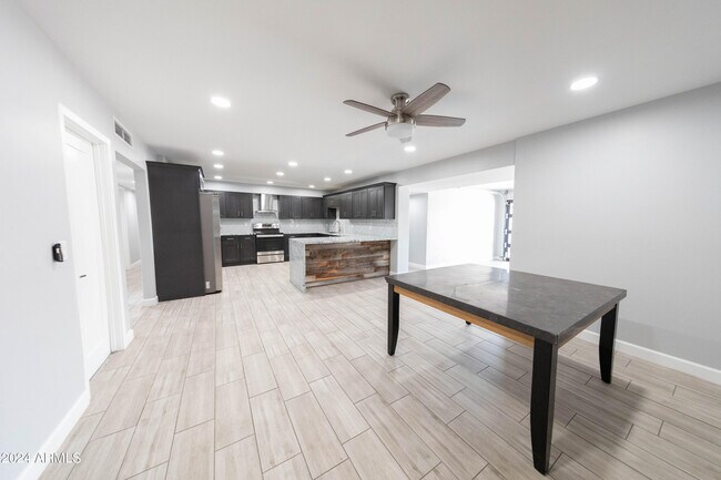 Building Photo - 2926 S Dromedary Dr