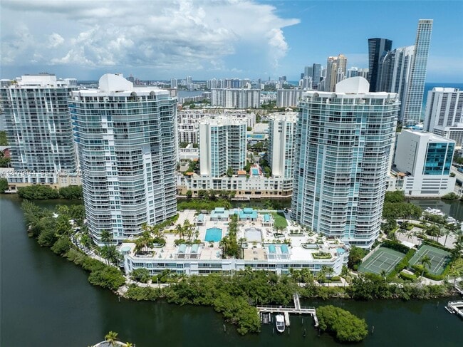 Building Photo - 16500 Collins Ave