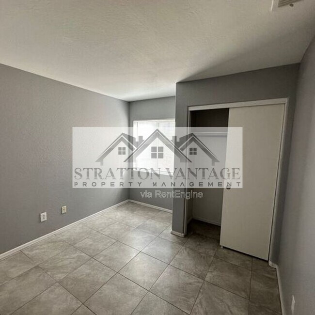 Building Photo - 12220 W Scotts Dr