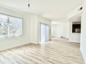 Building Photo - 9731 Vesper Ave