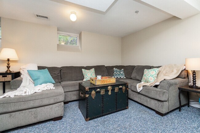 Building Photo - 224 Salem St