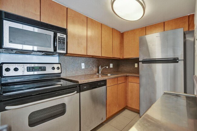 Building Photo - 770 Claughton Island Dr