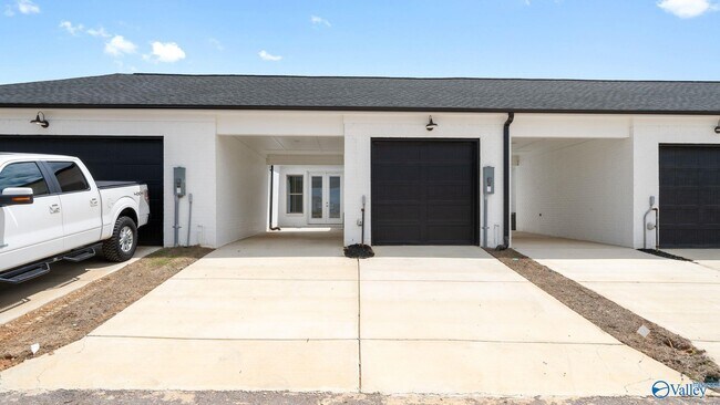 Building Photo - 335 Hay Rake Dr