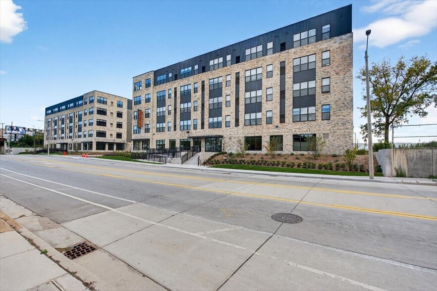 Building Photo - Corliss