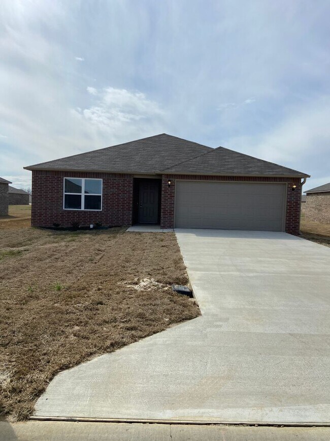 Building Photo - *PreLeasing* Four Bedroom | Two Bath Home in Bridlewood