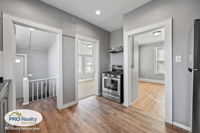 Building Photo - 3 Bedroom Home in South Minneapolis