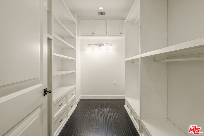 Building Photo - 2627 Castle Heights Pl