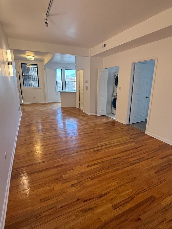 Building Photo - 5726 S King Dr