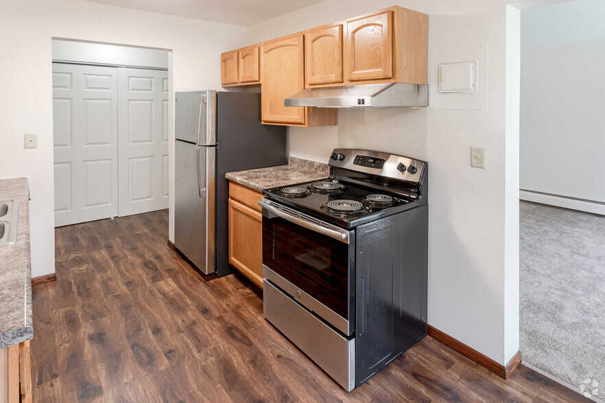 1BR, 1BA - 750 SF - Highland Village Apartments