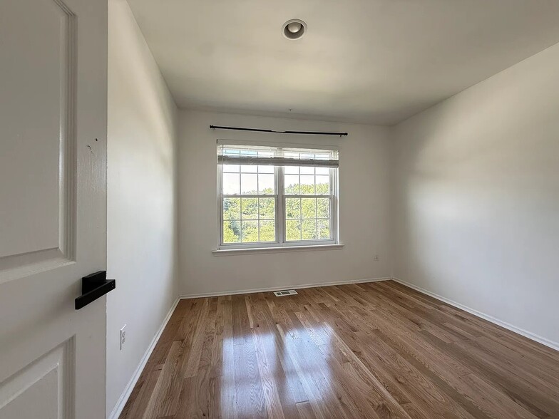Building Photo - 1187 Heyward Rd