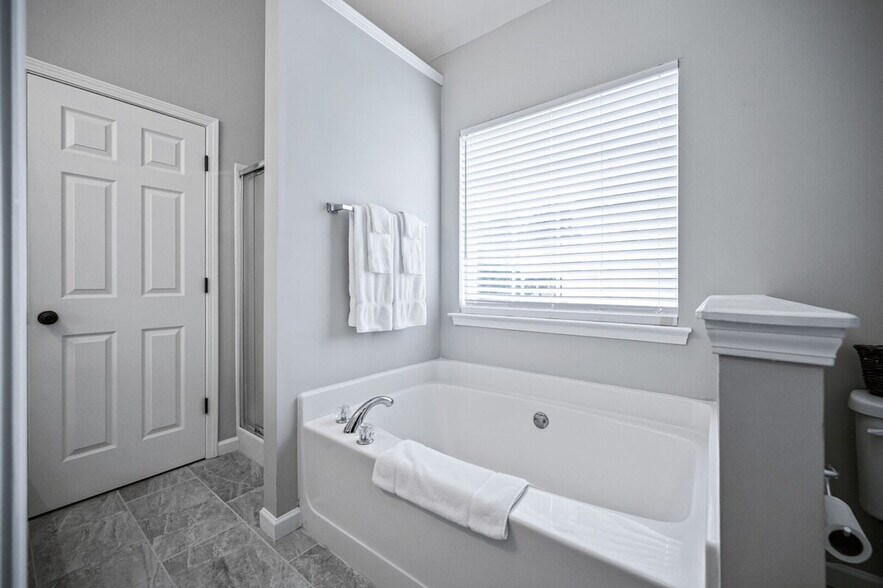 Building Photo - 11 Cobblestone Dr NW