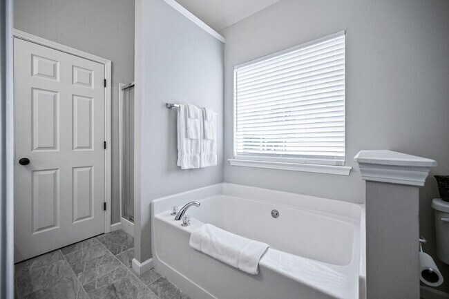 Building Photo - 11 Cobblestone Dr NW