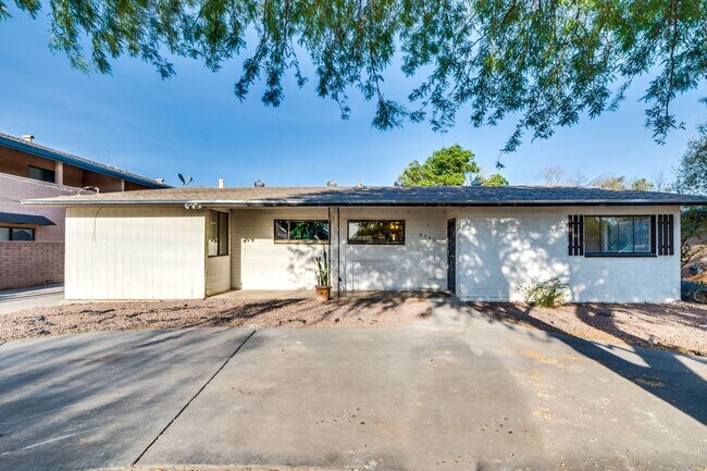 Building Photo - 2940 N Cherry Ave