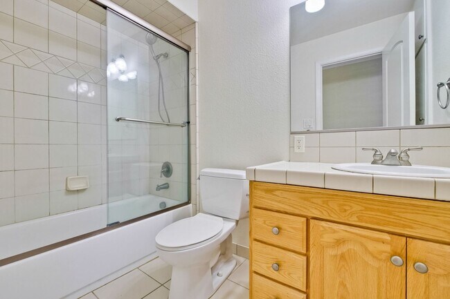 Building Photo - Spacious Home l Massive 12,525 Sq Ft Lot l...