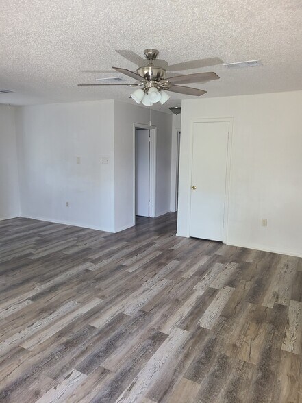 Livingroom - 11625 Sherwood Valley Ct