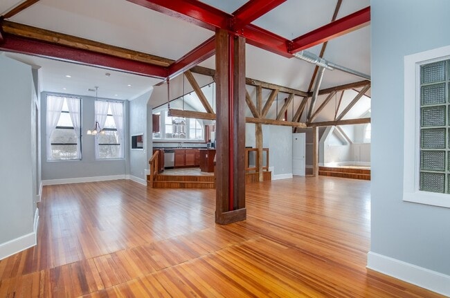 Building Photo - 231 Main St