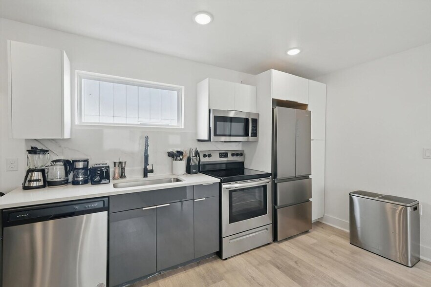 Building Photo - 4416 San Jacinto St