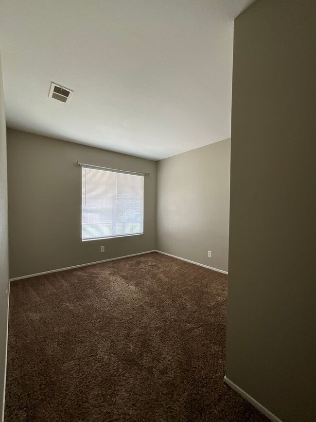 Building Photo - Single story Rosamond Home
