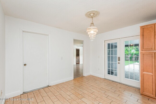 Building Photo - 986 Sycamore Dr