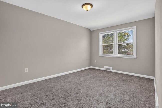 Building Photo - 1260 Cedarcroft Rd