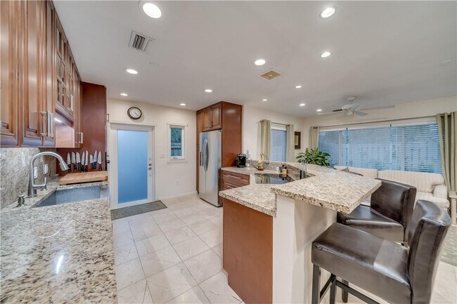 Building Photo - 1728 NE 16th Ave