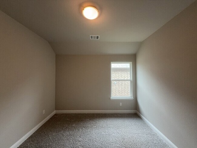 Building Photo - 612 Amenduni Ln