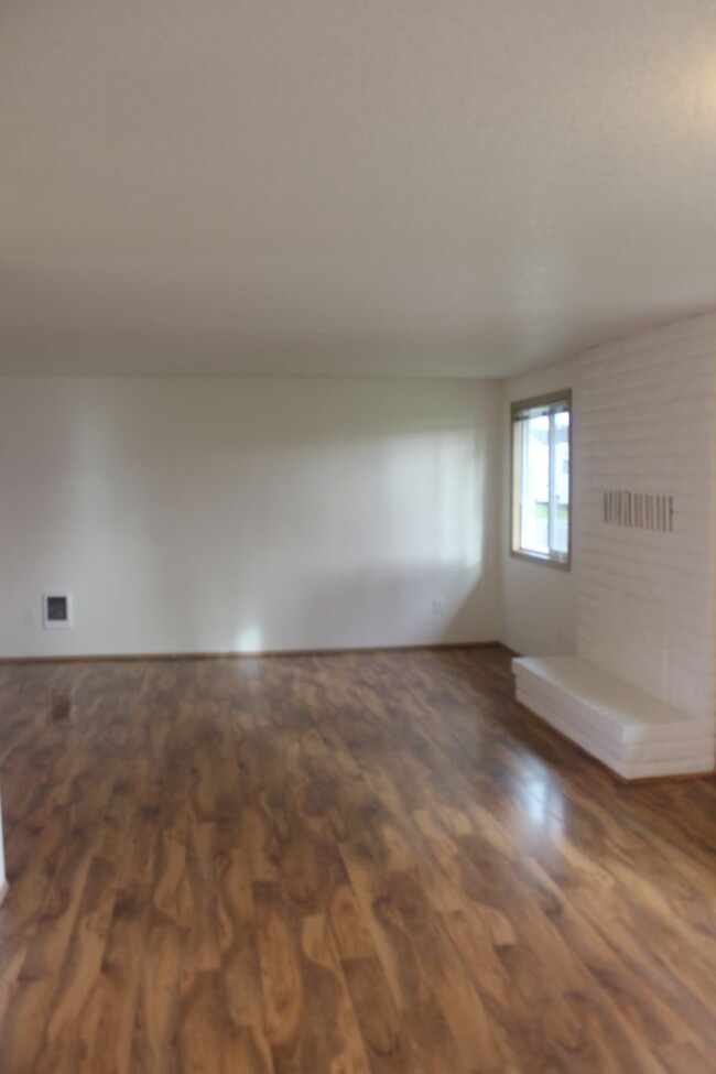 Building Photo - Updated 4 bedroom, 2 bath home near Intel ...