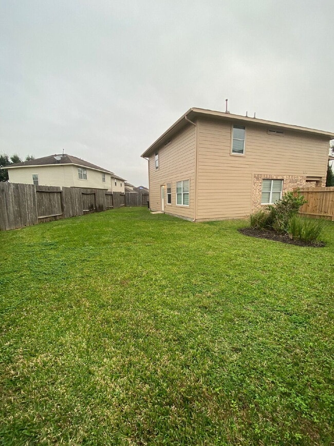 Building Photo - Spacious 4Bed, 2.5 Bath plus Bonus Room, 2-story home in the desirable Remington Grove community!