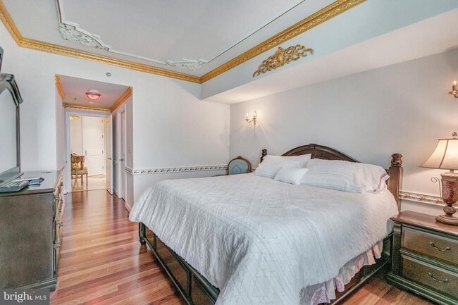 Building Photo - 5750 Bou Ave