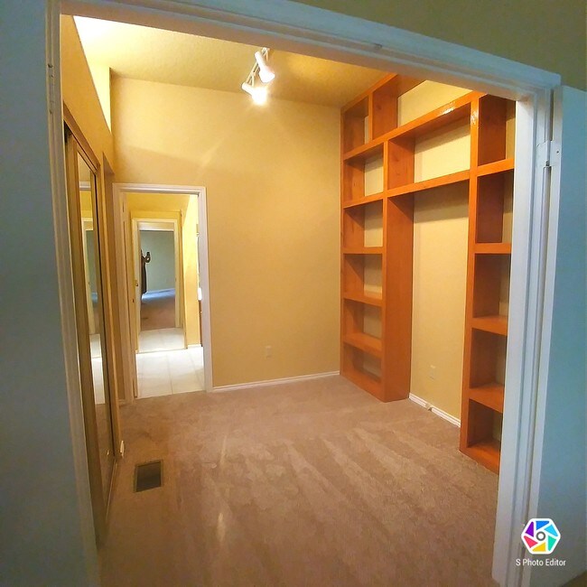 Building Photo - 18040 Midway Rd