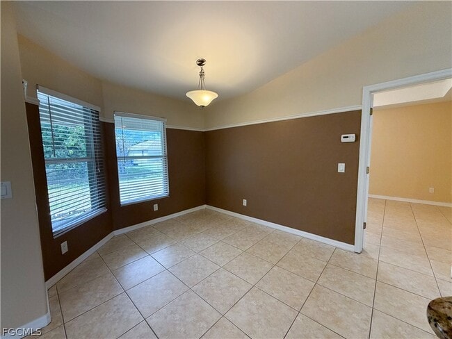 Building Photo - 906 SW 9th Ct