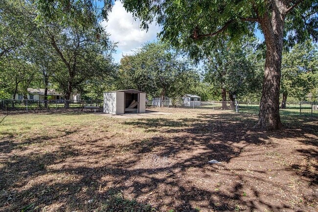 Building Photo - 541 NW Lorna St