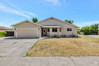Building Photo - 6941 Golf View Dr