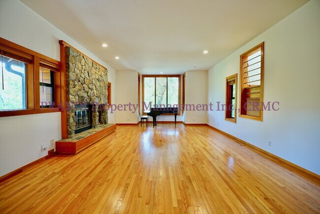 Building Photo - Modern Craftsman Home In Private and Seren...